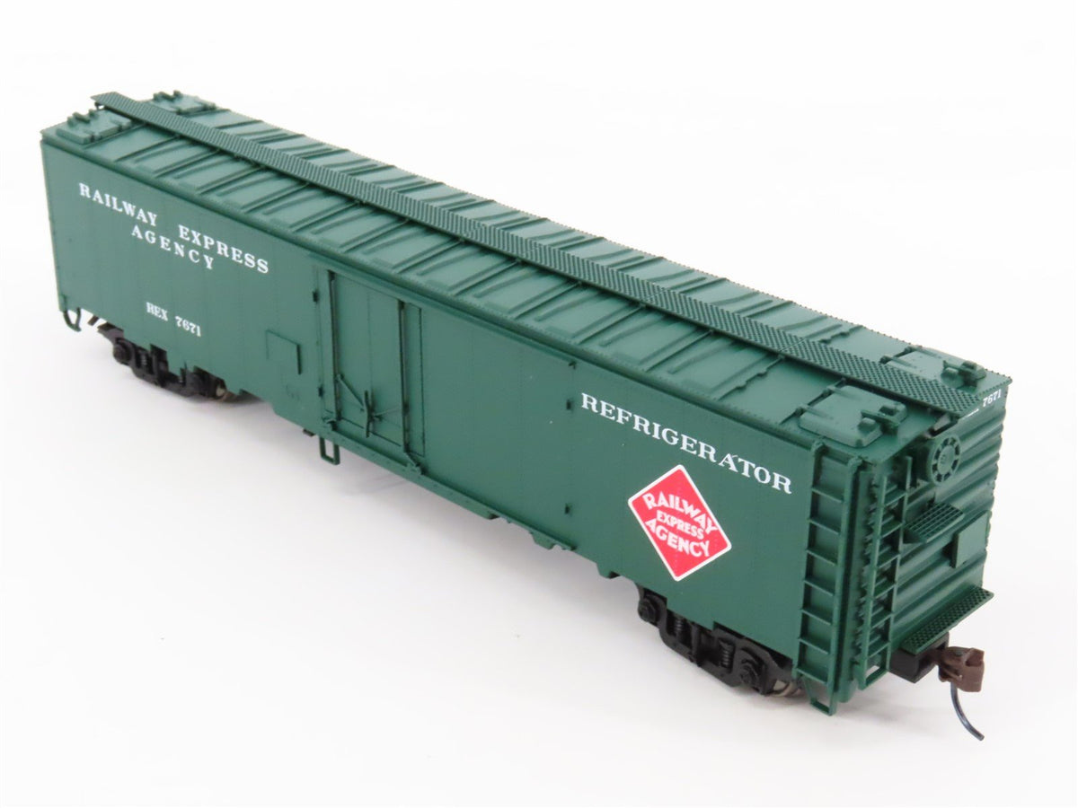 HO Scale Walthers 932-26241 REX Railway Express Agency 50&#39; Express Reefer 2-Pack