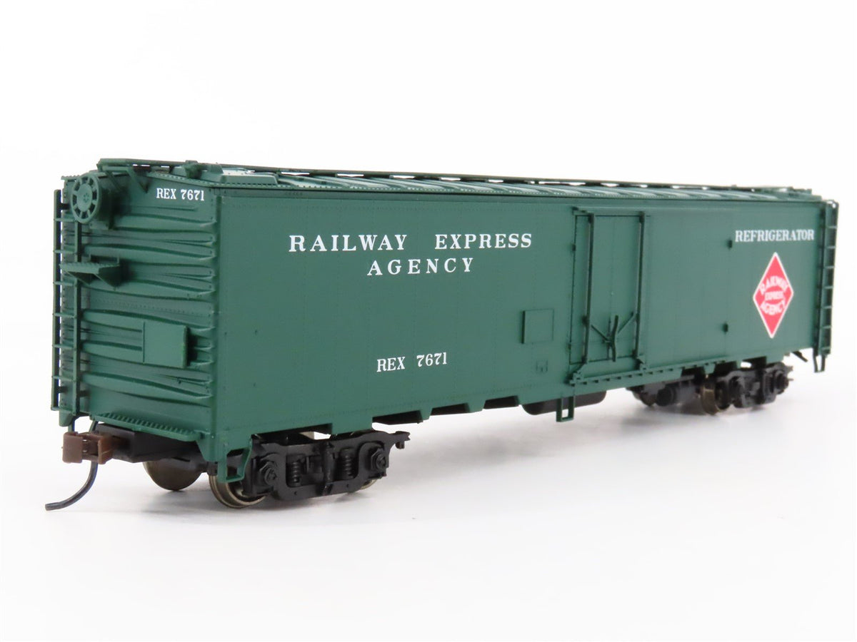 HO Scale Walthers 932-26241 REX Railway Express Agency 50&#39; Express Reefer 2-Pack