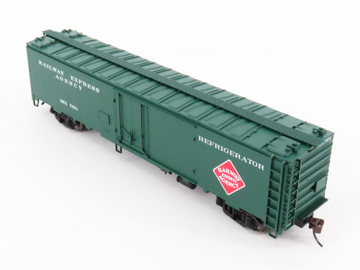 HO Scale Walthers 932-26241 REX Railway Express Agency 50&#39; Express Reefer 2-Pack