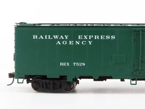 HO Scale Walthers 932-26241 REX Railway Express Agency 50' Express Reefer 2-Pack