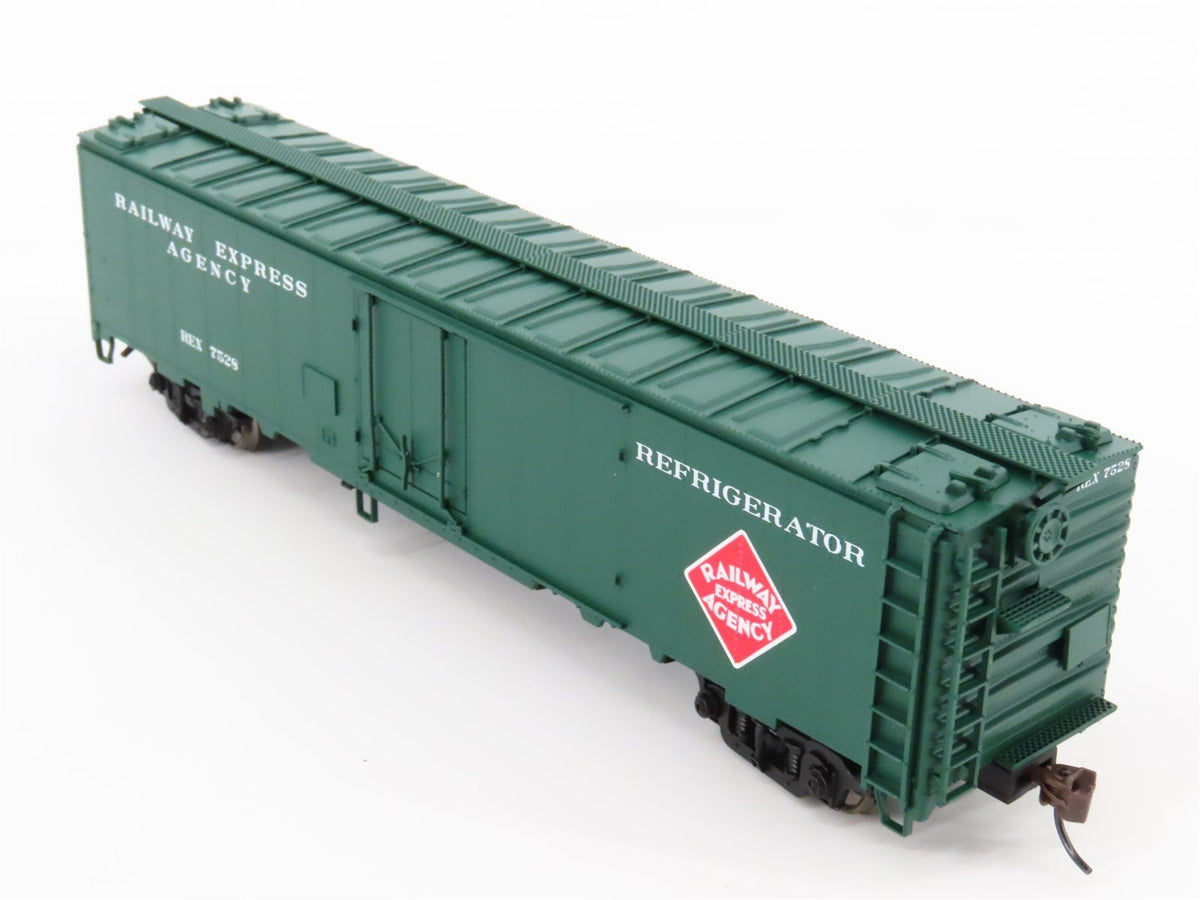 HO Scale Walthers 932-26241 REX Railway Express Agency 50&#39; Express Reefer 2-Pack