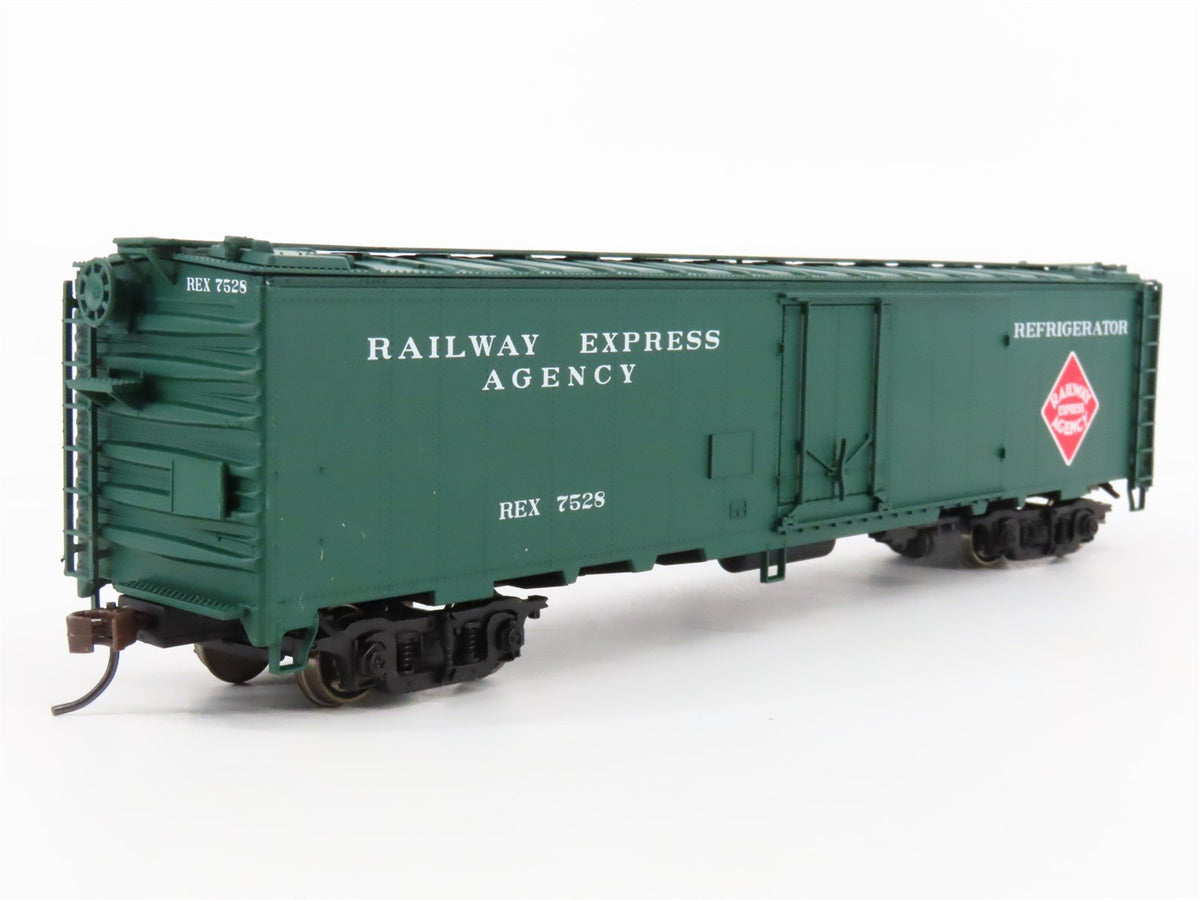 HO Scale Walthers 932-26241 REX Railway Express Agency 50&#39; Express Reefer 2-Pack