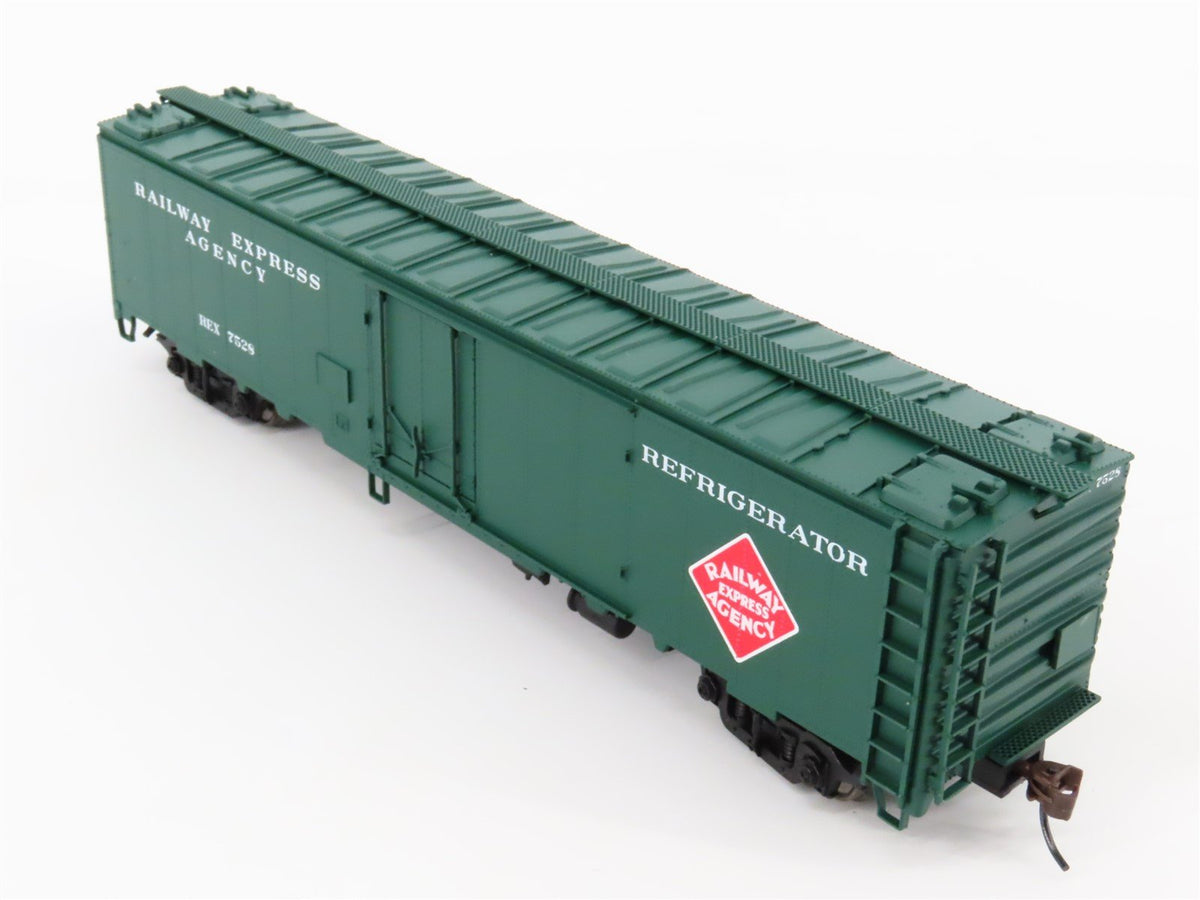 HO Scale Walthers 932-26241 REX Railway Express Agency 50&#39; Express Reefer 2-Pack