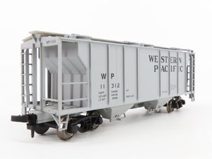 HO Scale Atlas #1820 WP Western Pacific Railroad 2-Bay Covered Hopper #11312