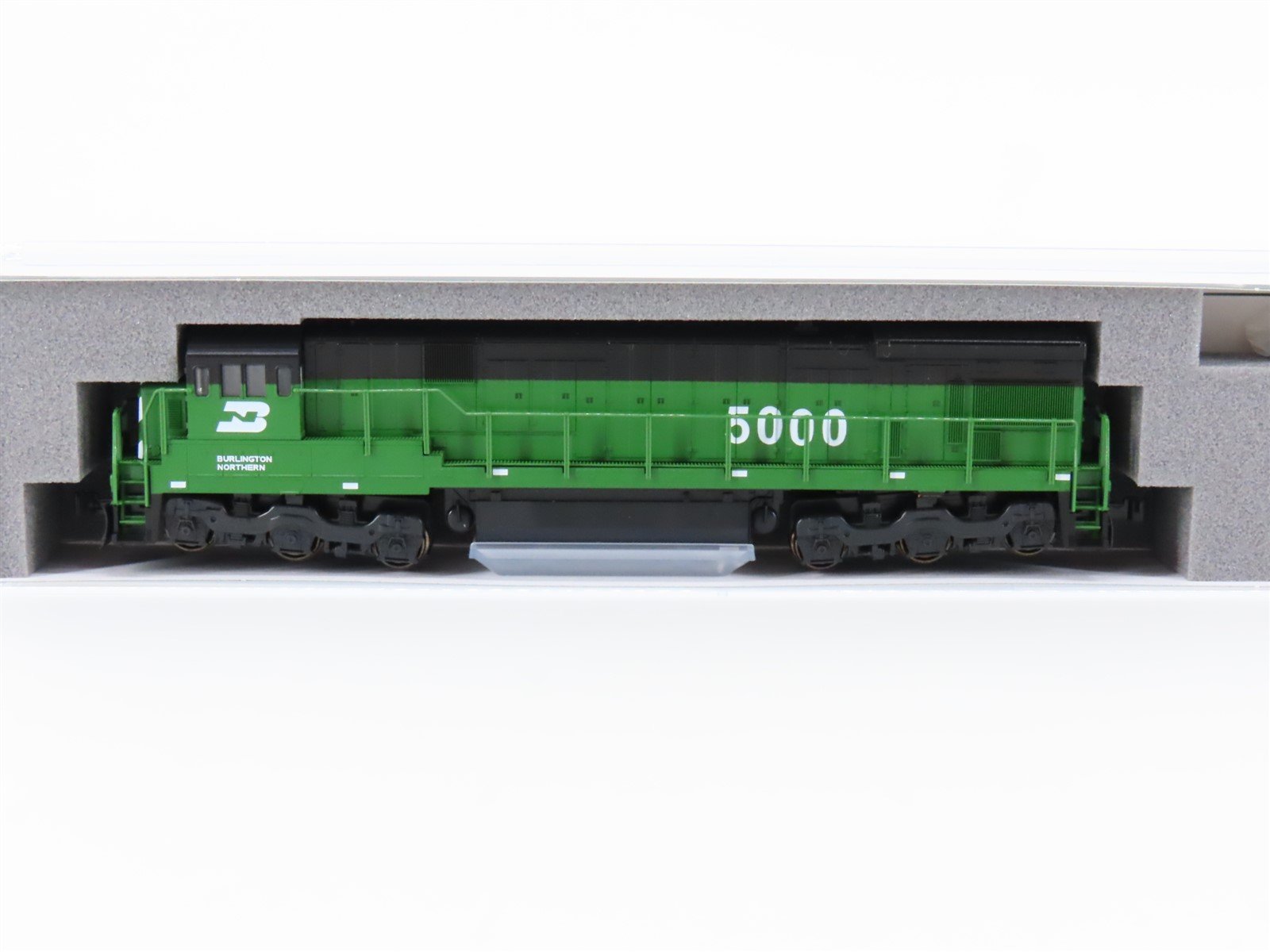 N Scale KATO 176-0947 BN Burlington Northern C30-7 Diesel Locomotive #5000