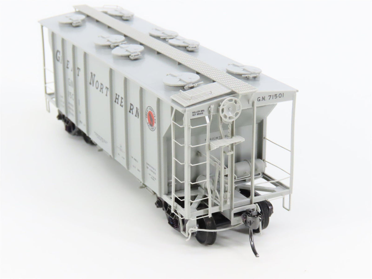 HO Scale Kadee 8023 GN Great Northern Railroad 2-Bay Covered Hopper #71501