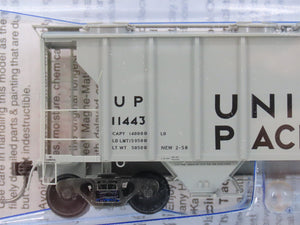 HO Scale Kadee 8024 UP Union Pacific 2-Bay Covered Hopper #11443 - Sealed