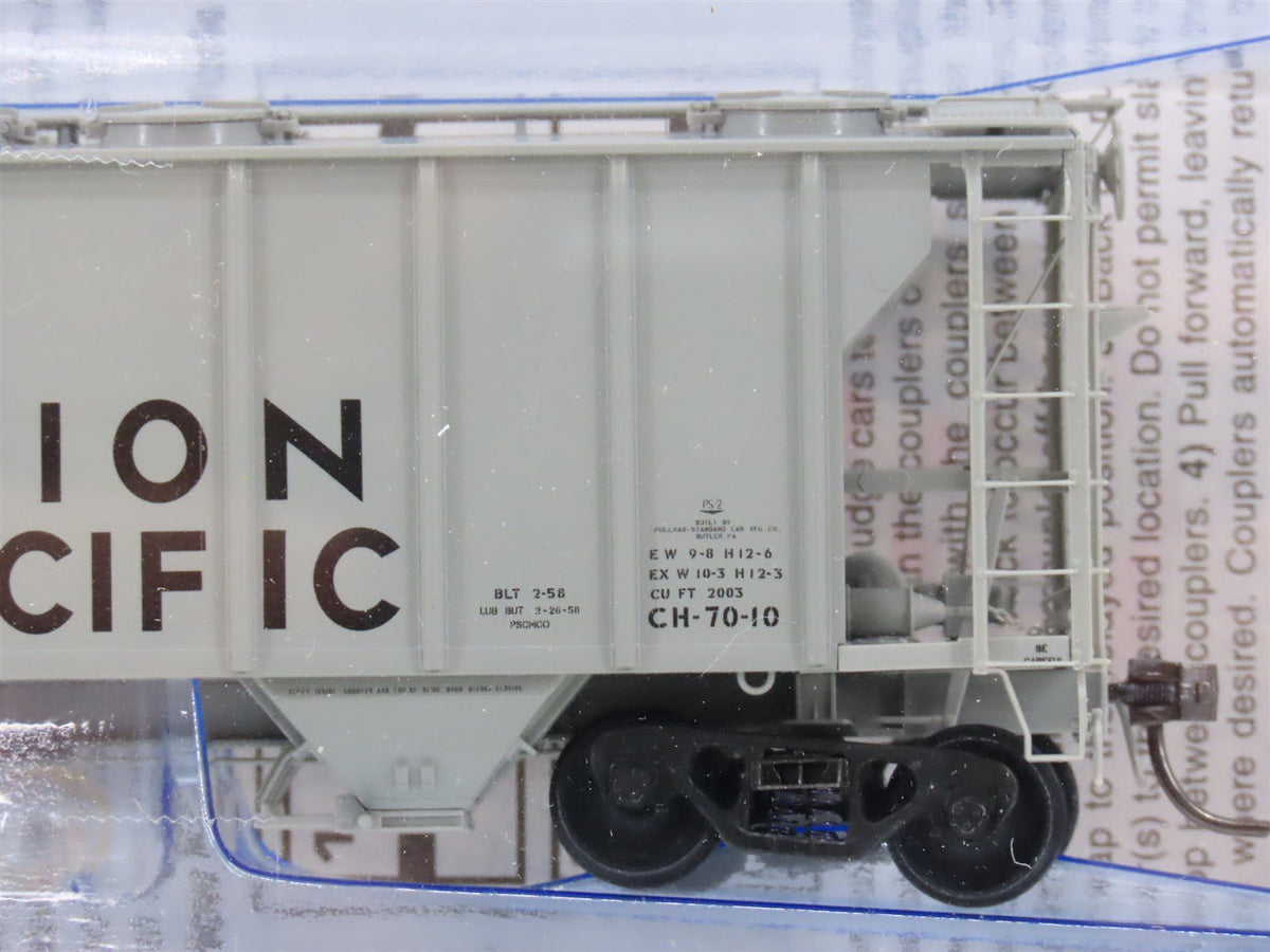 HO Scale Kadee 8024 UP Union Pacific 2-Bay Covered Hopper #11443 - Sealed