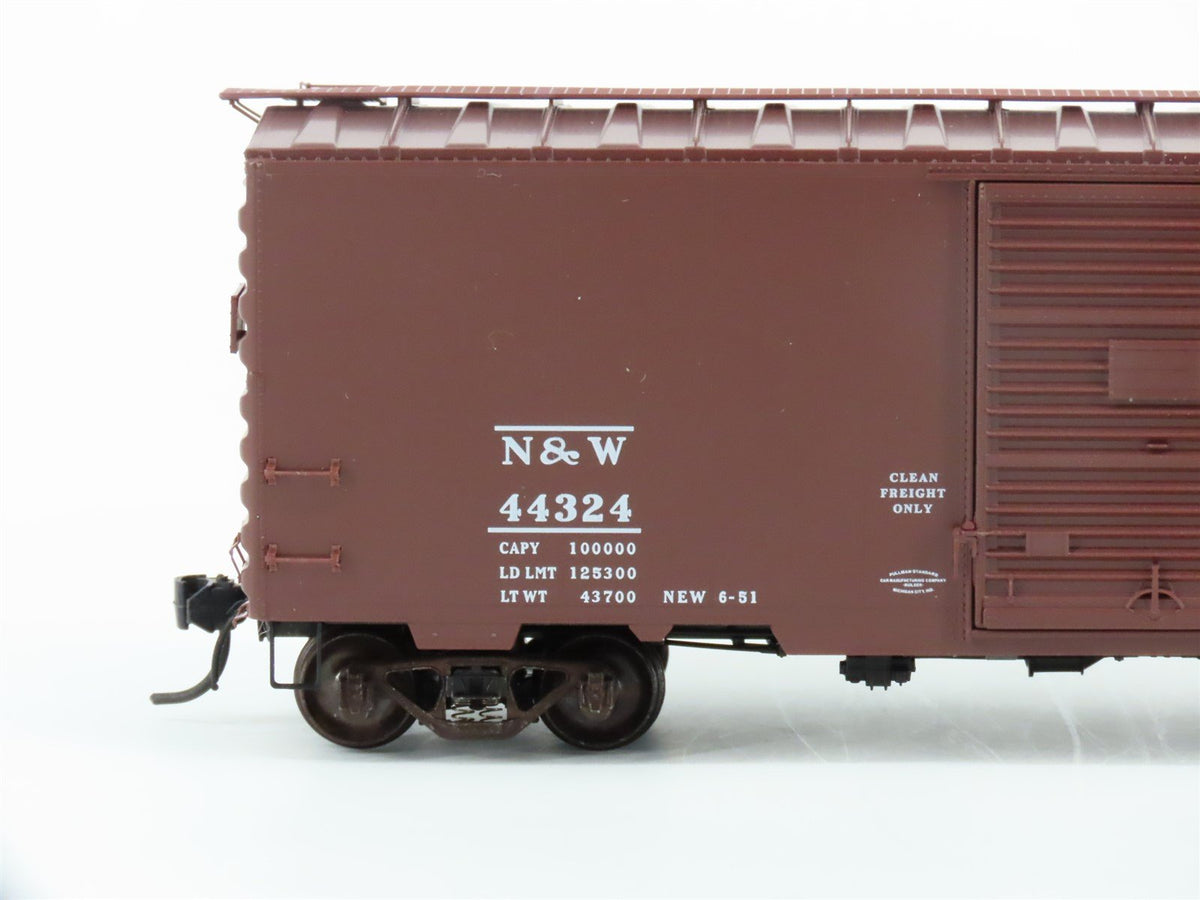 HO Scale Kadee 5001 N&amp;W Norfolk &amp; Western 40&#39; Single Door Box Car #44324