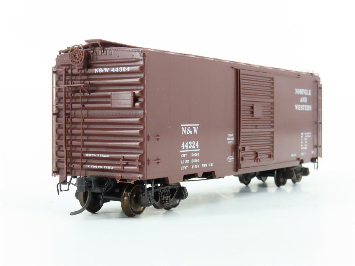 HO Scale Kadee 5001 N&amp;W Norfolk &amp; Western 40&#39; Single Door Box Car #44324