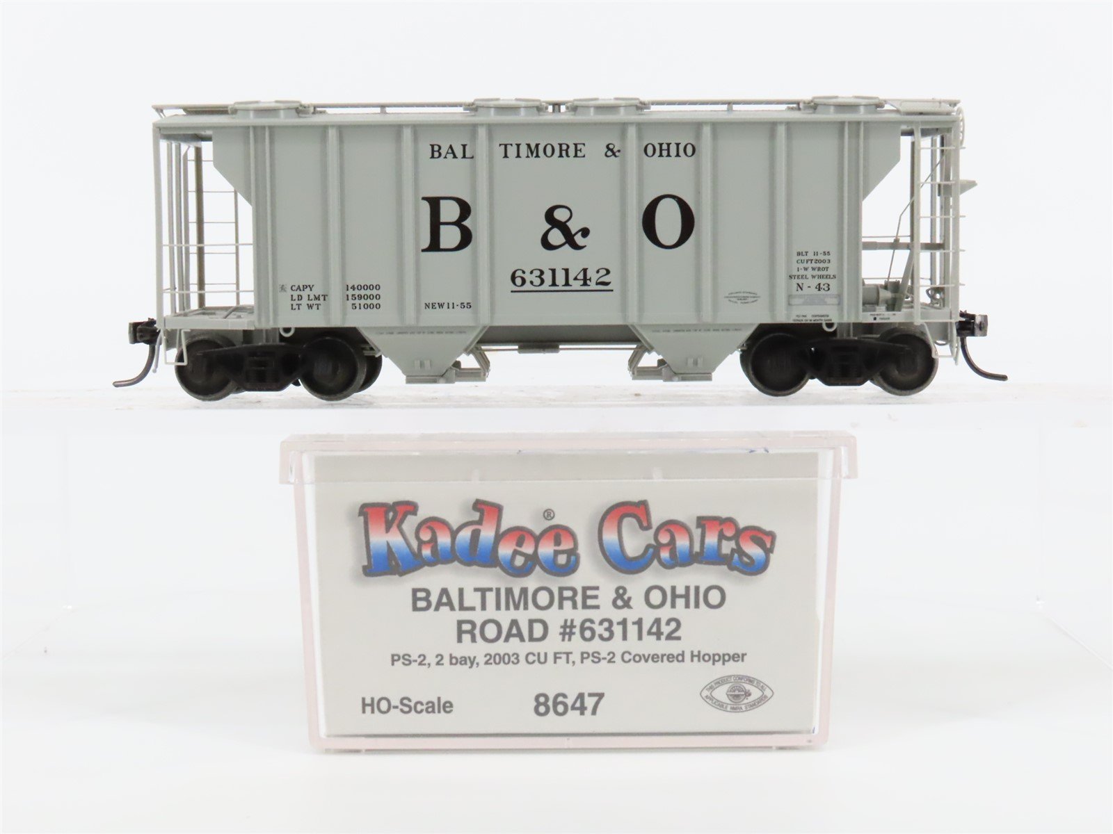 HO Scale Kadee 8647 B&O Baltimore & Ohio 2-Bay Covered Hopper #631142