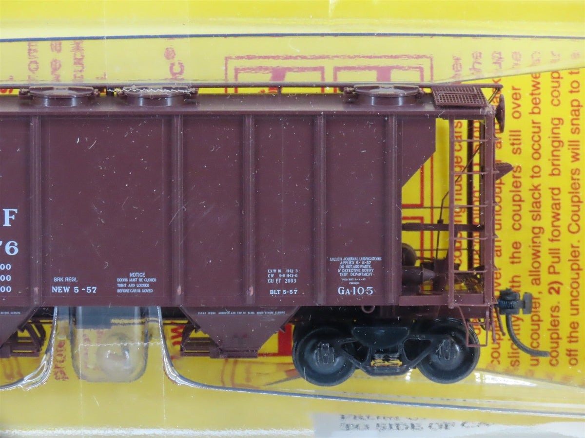 HO Scale Kadee 8210 ATSF Santa Fe Railroad 2-Bay Covered Hopper #82076 - Sealed