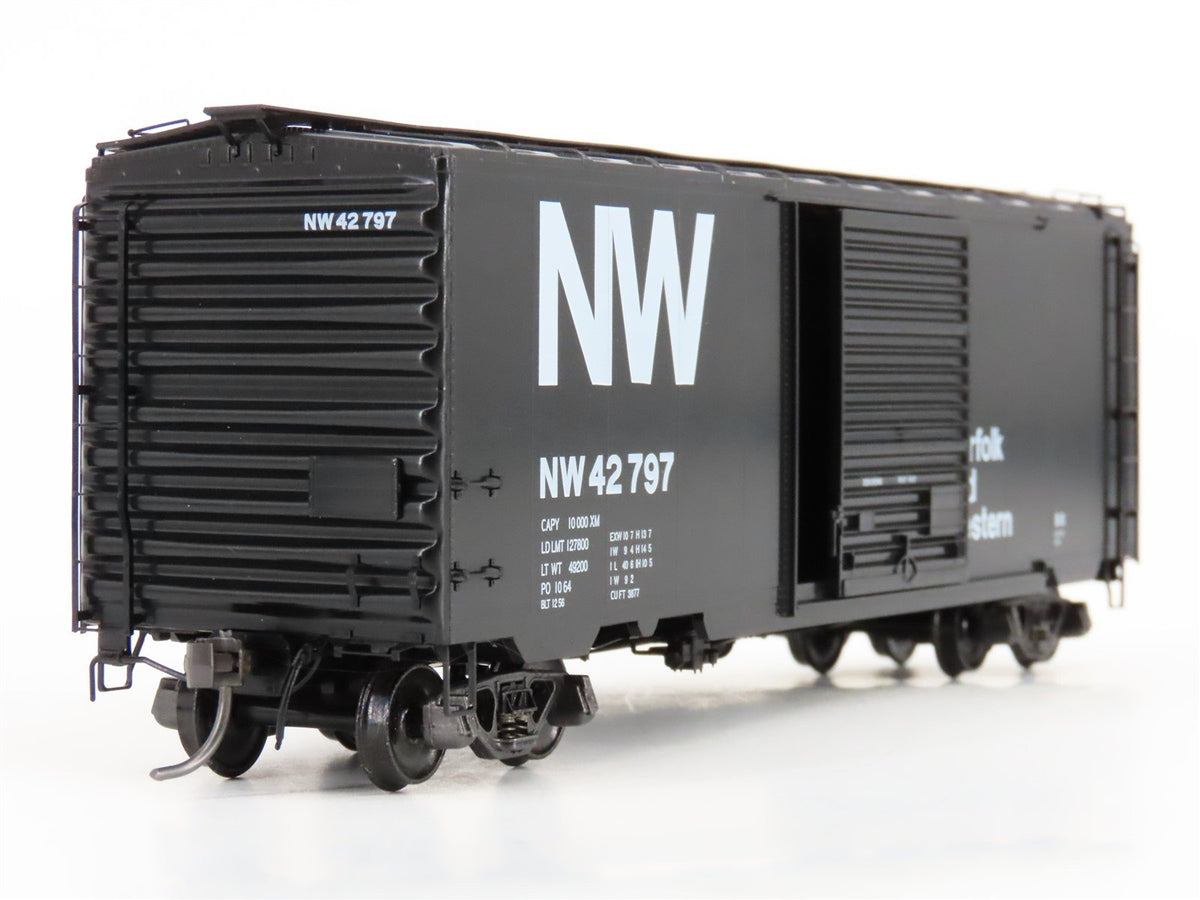 HO Scale Kadee 5262 N&amp;W Norfolk &amp; Western 40&#39; Single Door Box Car #42797