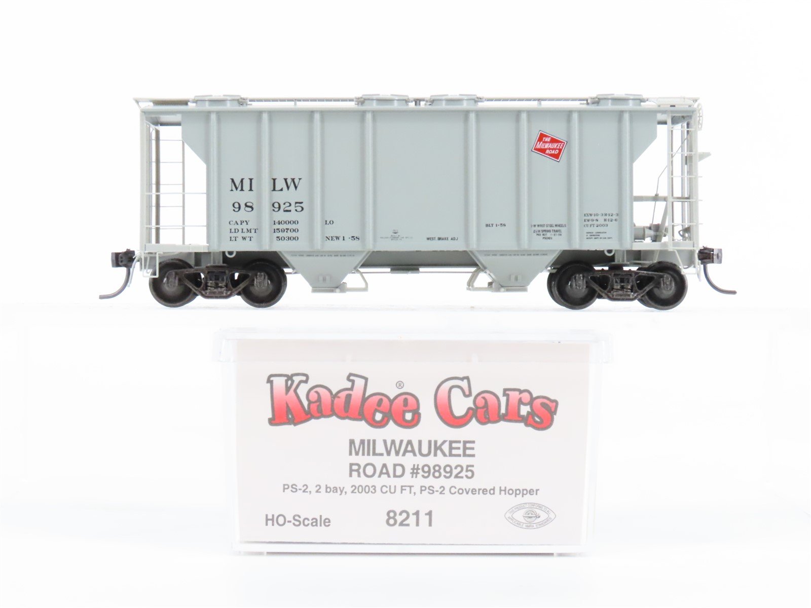 HO Scale Kadee 8211 MILW Milwaukee Road 2-Bay Covered Hopper #98925