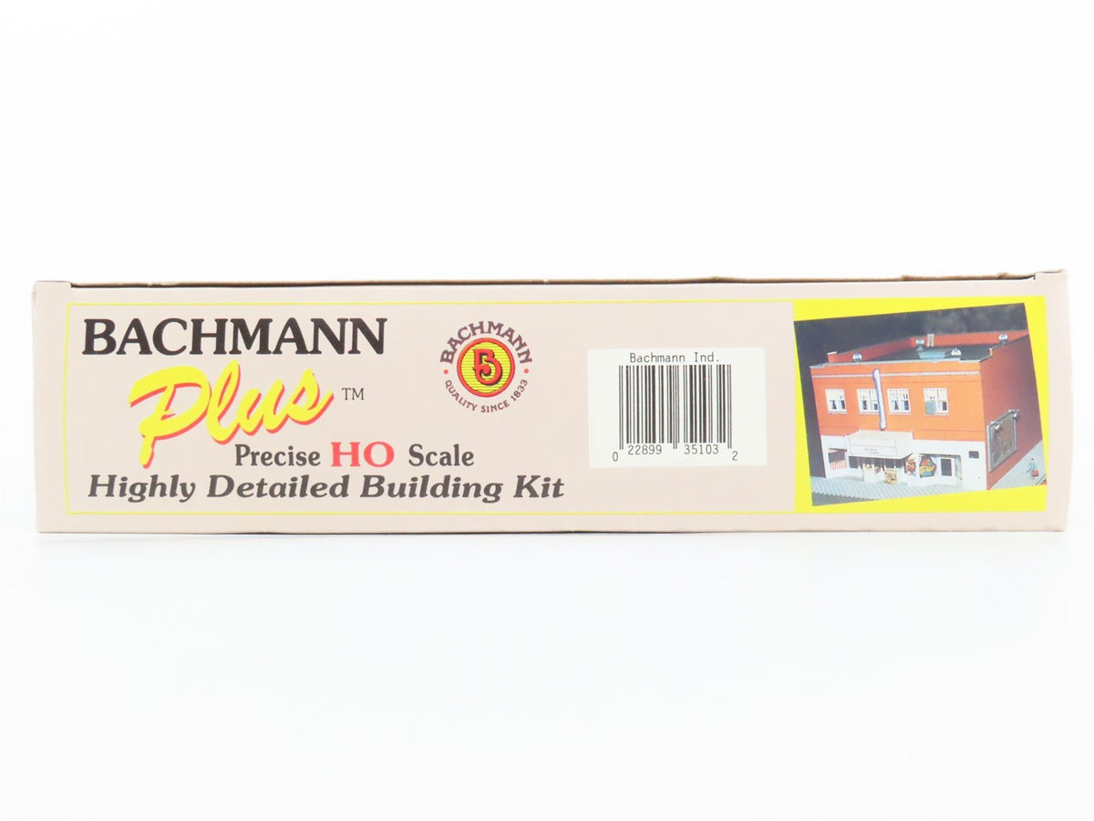 HO Scale Bachmann Plus Kit #35103 Lyric Theatre