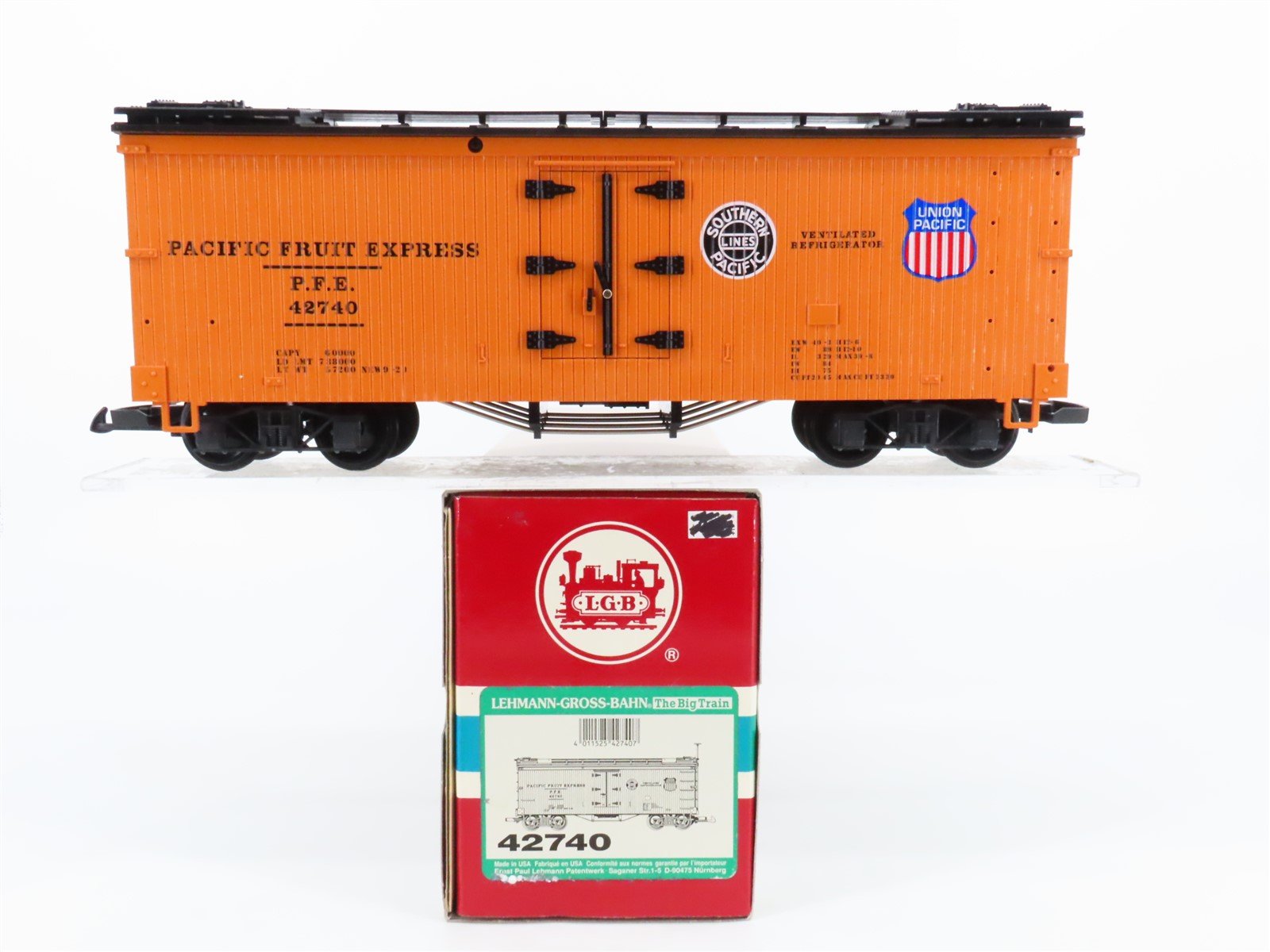 G Scale LGB 42740 SP UP PFE Pacific Fruit Express Railroad Reefer #42740