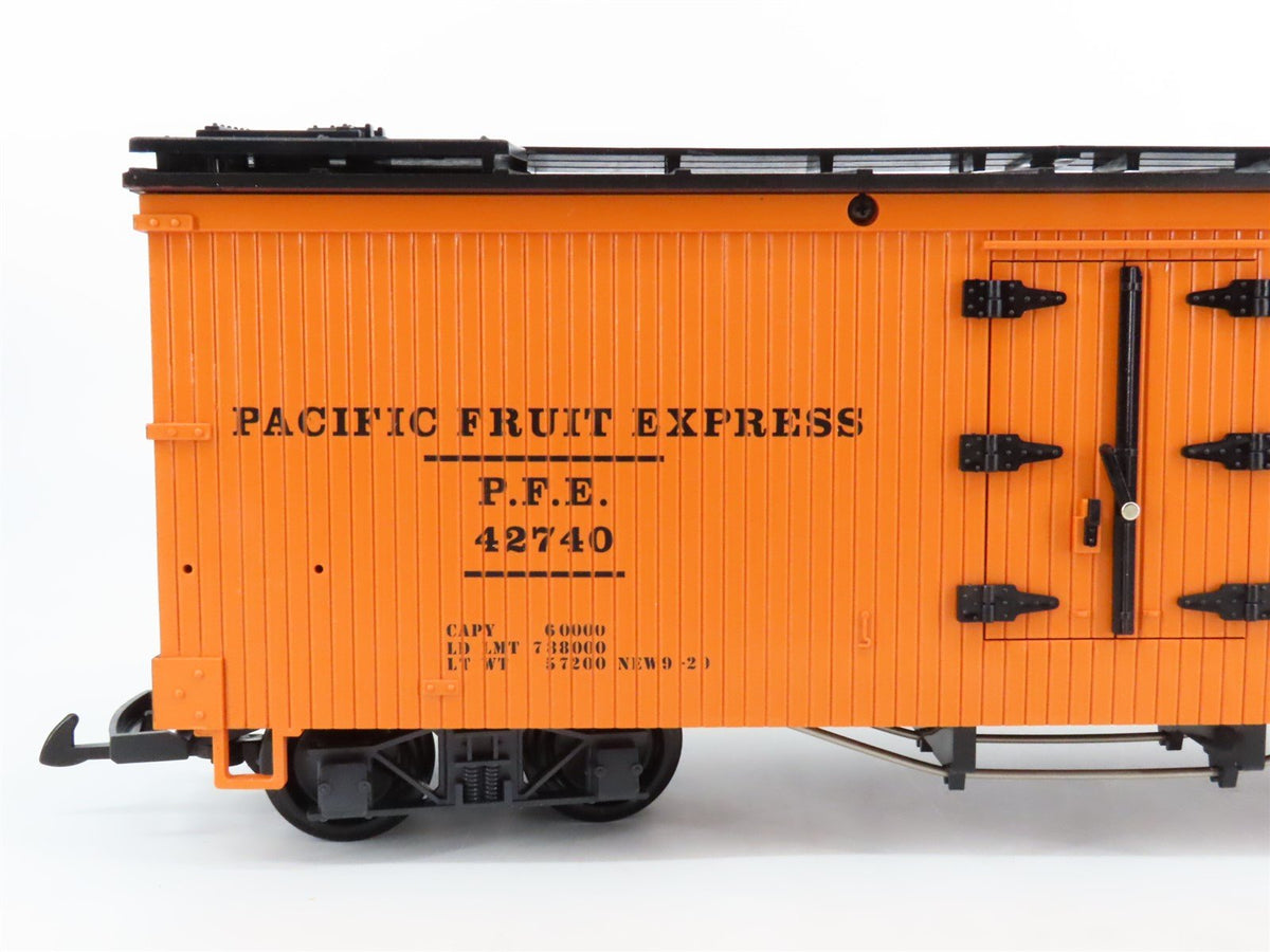 G Scale LGB 42740 SP UP PFE Pacific Fruit Express Railroad Reefer #42740