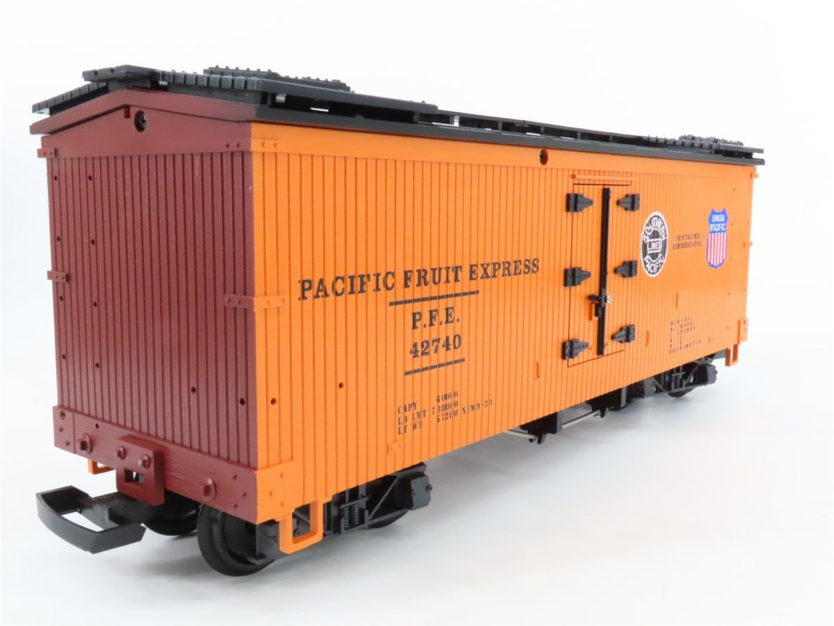 G Scale LGB 42740 SP UP PFE Pacific Fruit Express Railroad Reefer #42740