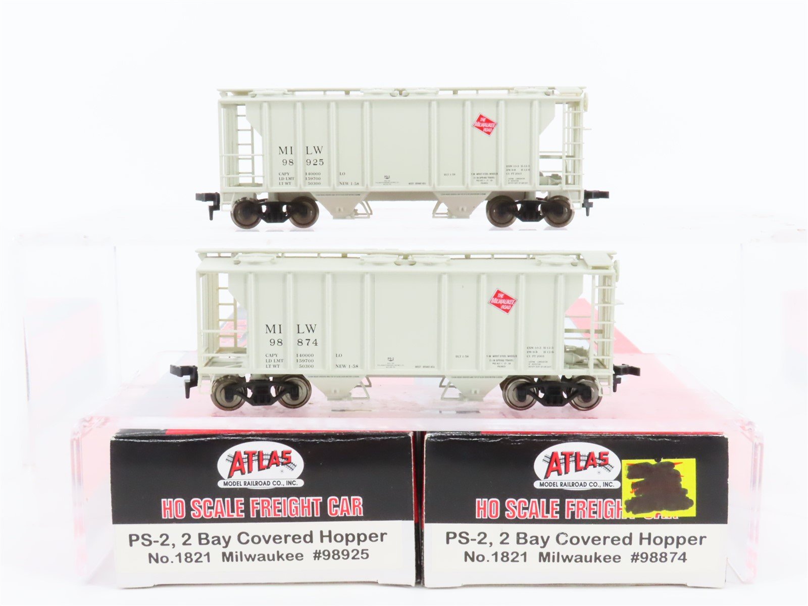 LOT of 2 HO Scale Atlas 1821 MILW Milwaukee Road 2-Bay Hoppers #98925/#98874