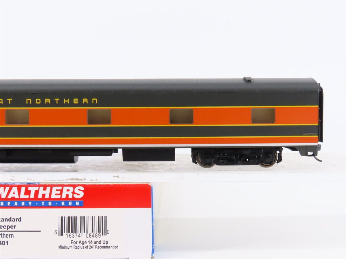 HO Scale Walthers 932-9401 GN Great Northern Railroad Sleeper Passenger Car