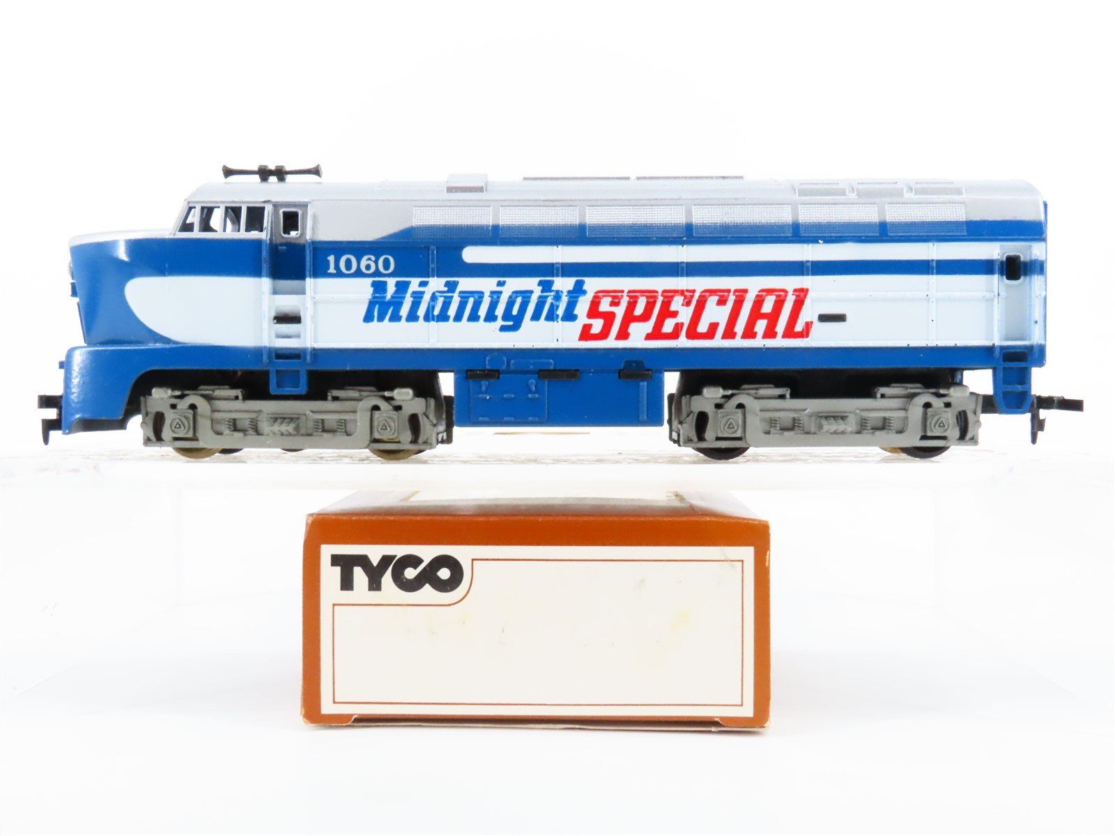 HO Scale Tyco Midnight Special RF16A Sharknose Diesel Locomotive #1060