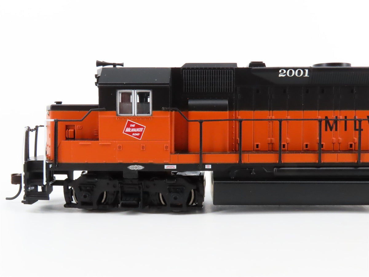 HO Scale Bachmann 60308 MILW Milwaukee Road GP40 Diesel Locomotive #2001 w/ DCC