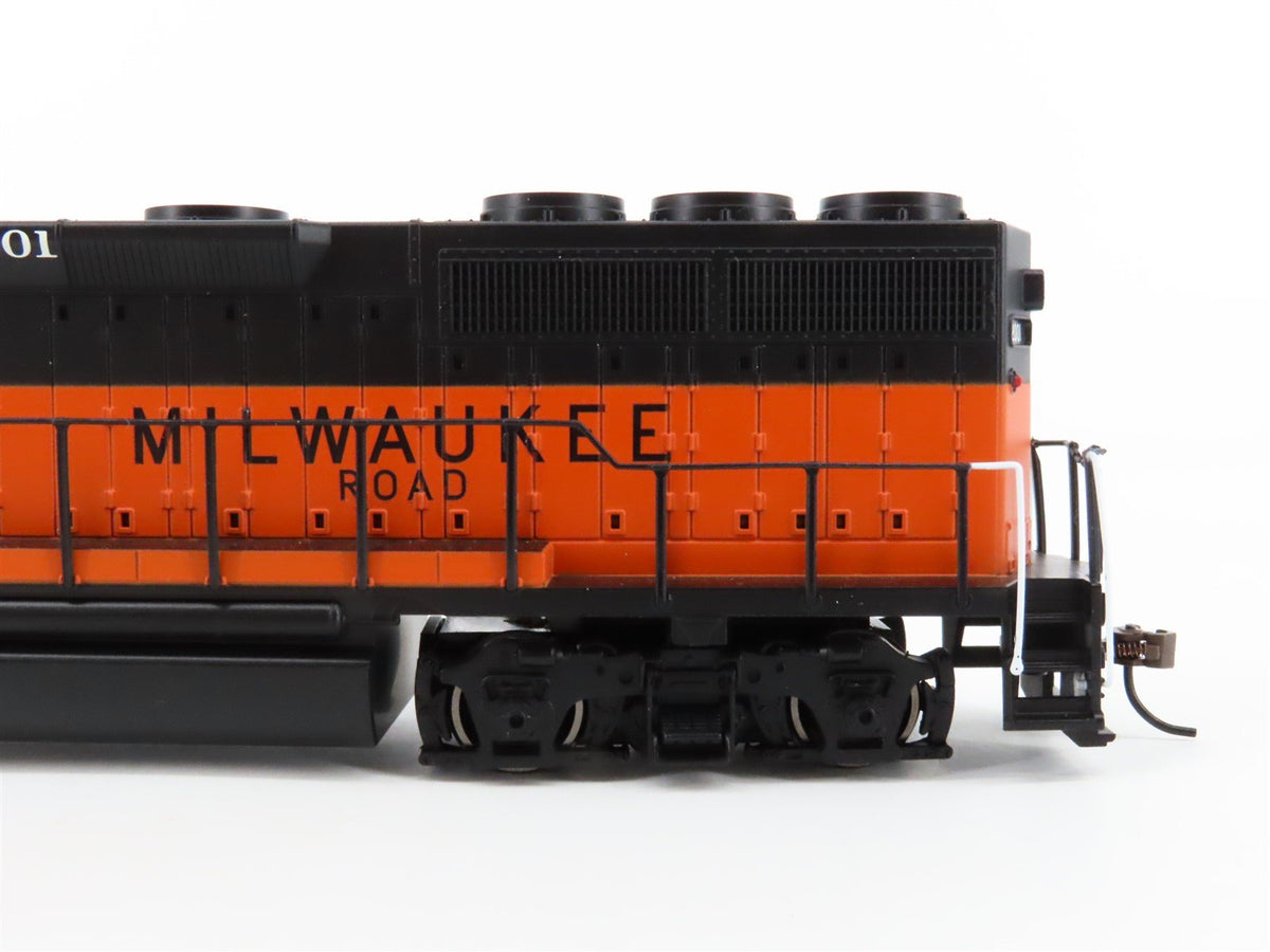 HO Scale Bachmann 60308 MILW Milwaukee Road GP40 Diesel Locomotive #2001 w/ DCC