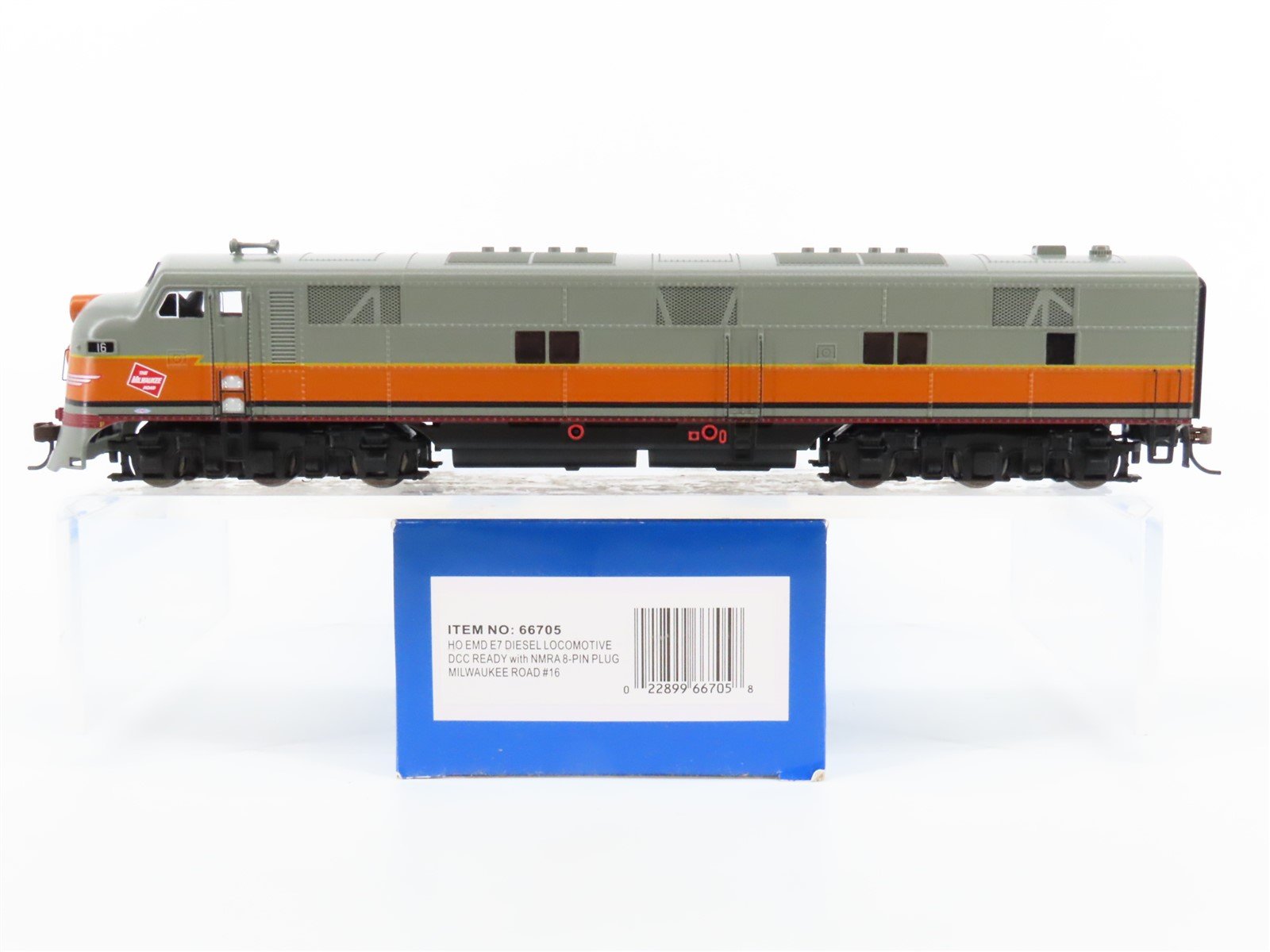 HO Scale Bachmann 66705 MILW Milwaukee Road E7A Diesel Locomotive #16