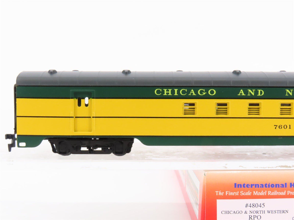 HO Scale IHC 48045 CNW Chicago North Western Smooth Side RPO Passenger Car #7601