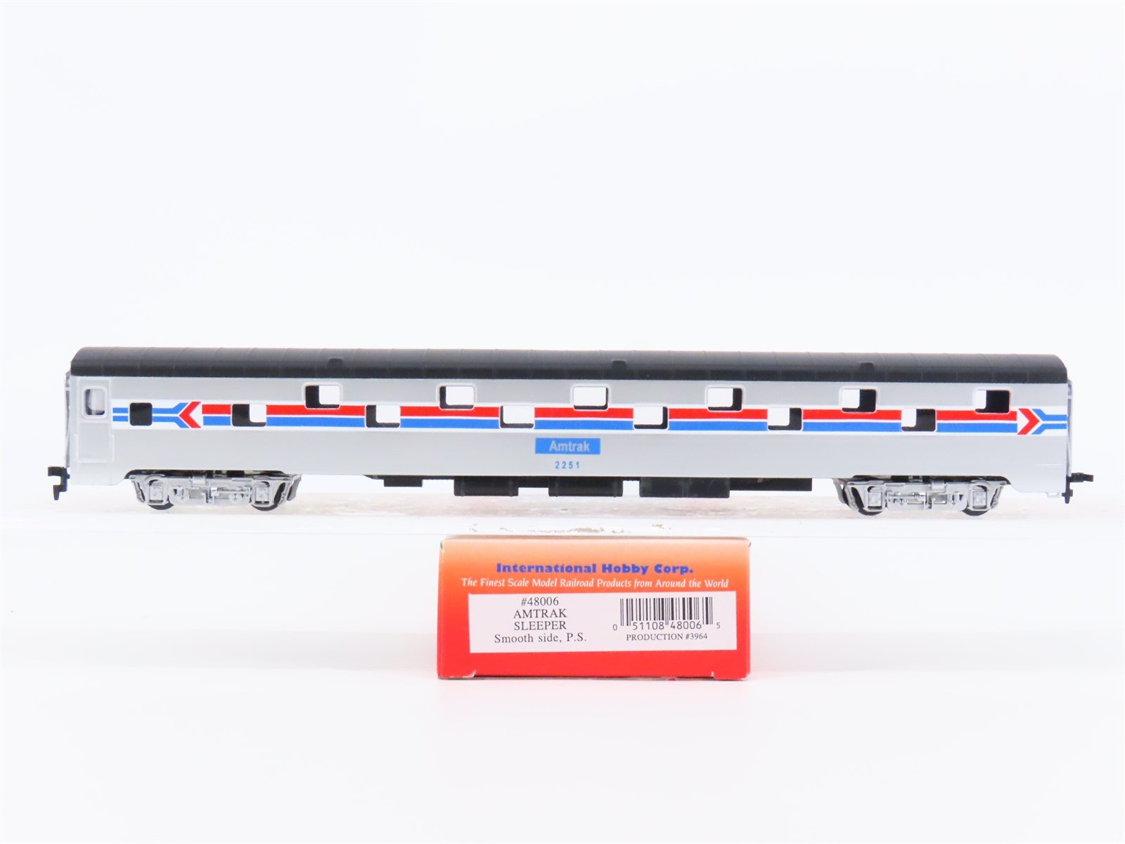 HO Scale IHC 48006 Amtrak Smooth Side Sleeper Passenger Car #2251