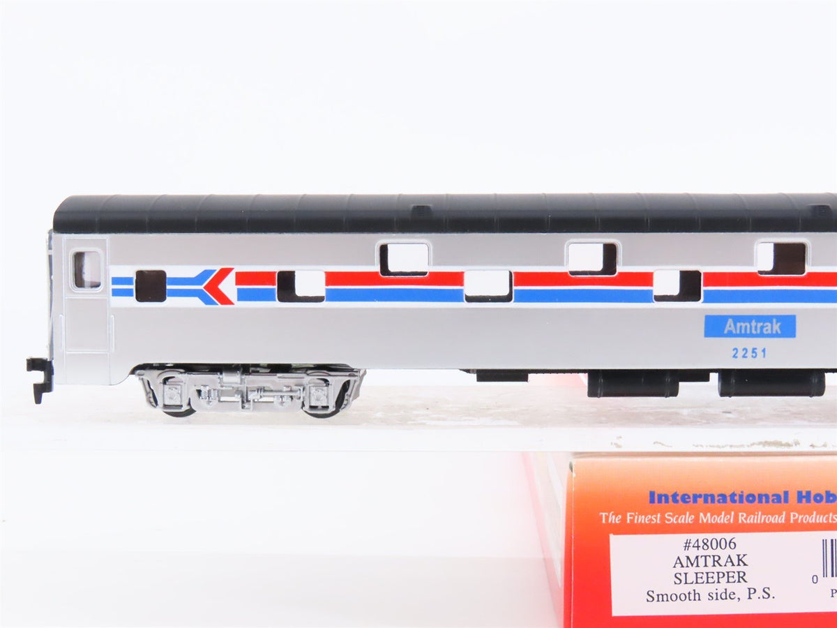 HO Scale IHC 48006 Amtrak Smooth Side Sleeper Passenger Car #2251