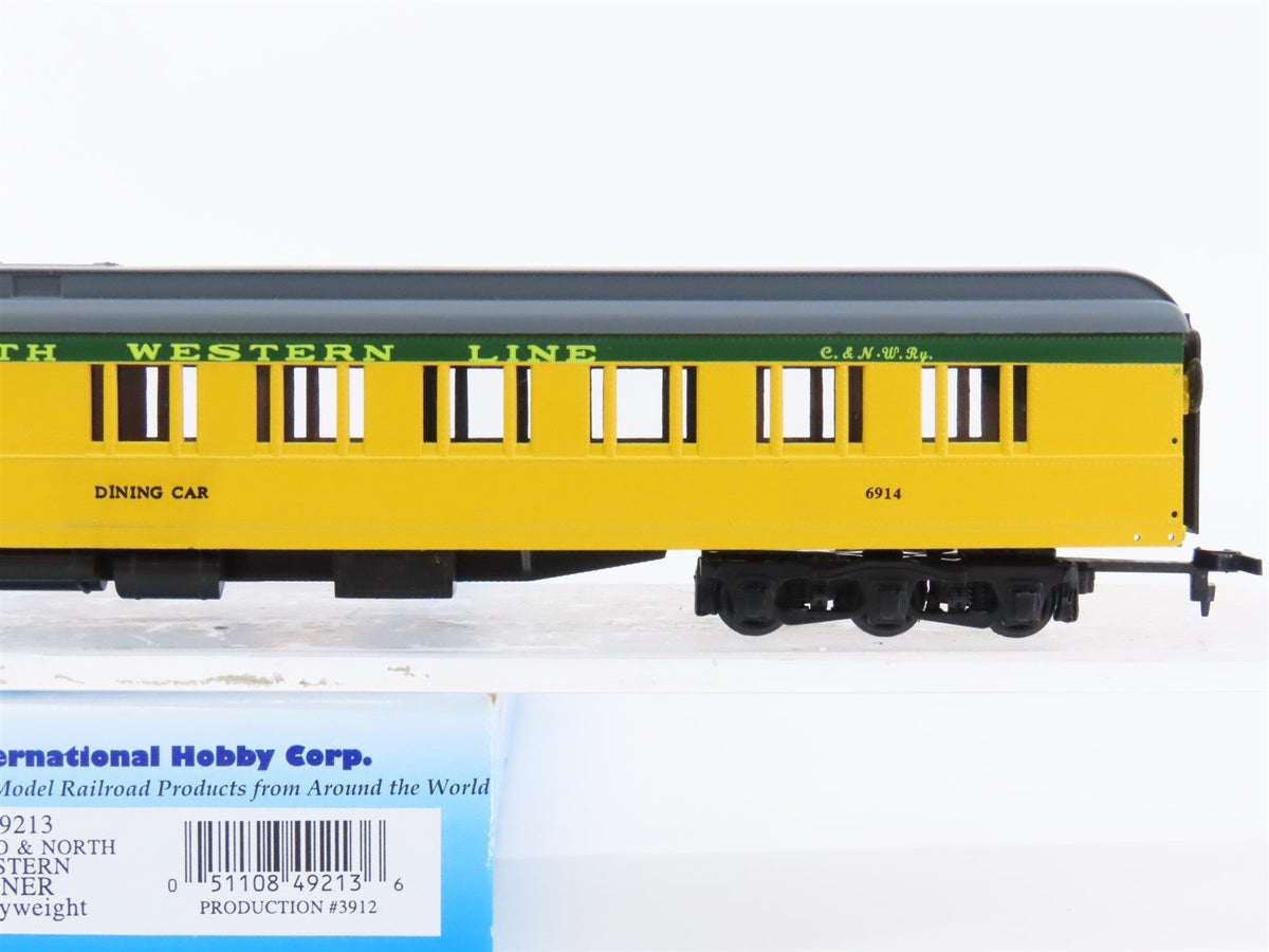 HO Scale IHC 49213 C&amp;NW Chicago &amp; North Western Line Diner Passenger Car #6914