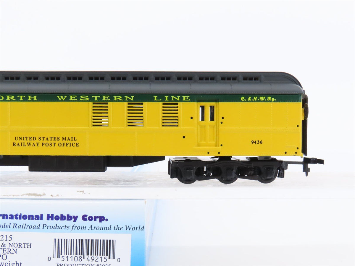 HO Scale IHC 49215 C&amp;NW Chicago &amp; North Western RPO Passenger Car #9436