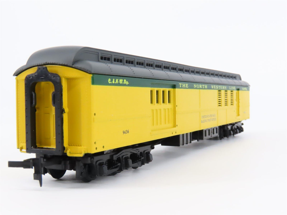 HO Scale IHC 49215 C&amp;NW Chicago &amp; North Western RPO Passenger Car #9436