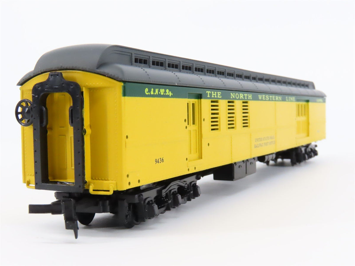 HO Scale IHC 49215 C&amp;NW Chicago &amp; North Western RPO Passenger Car #9436