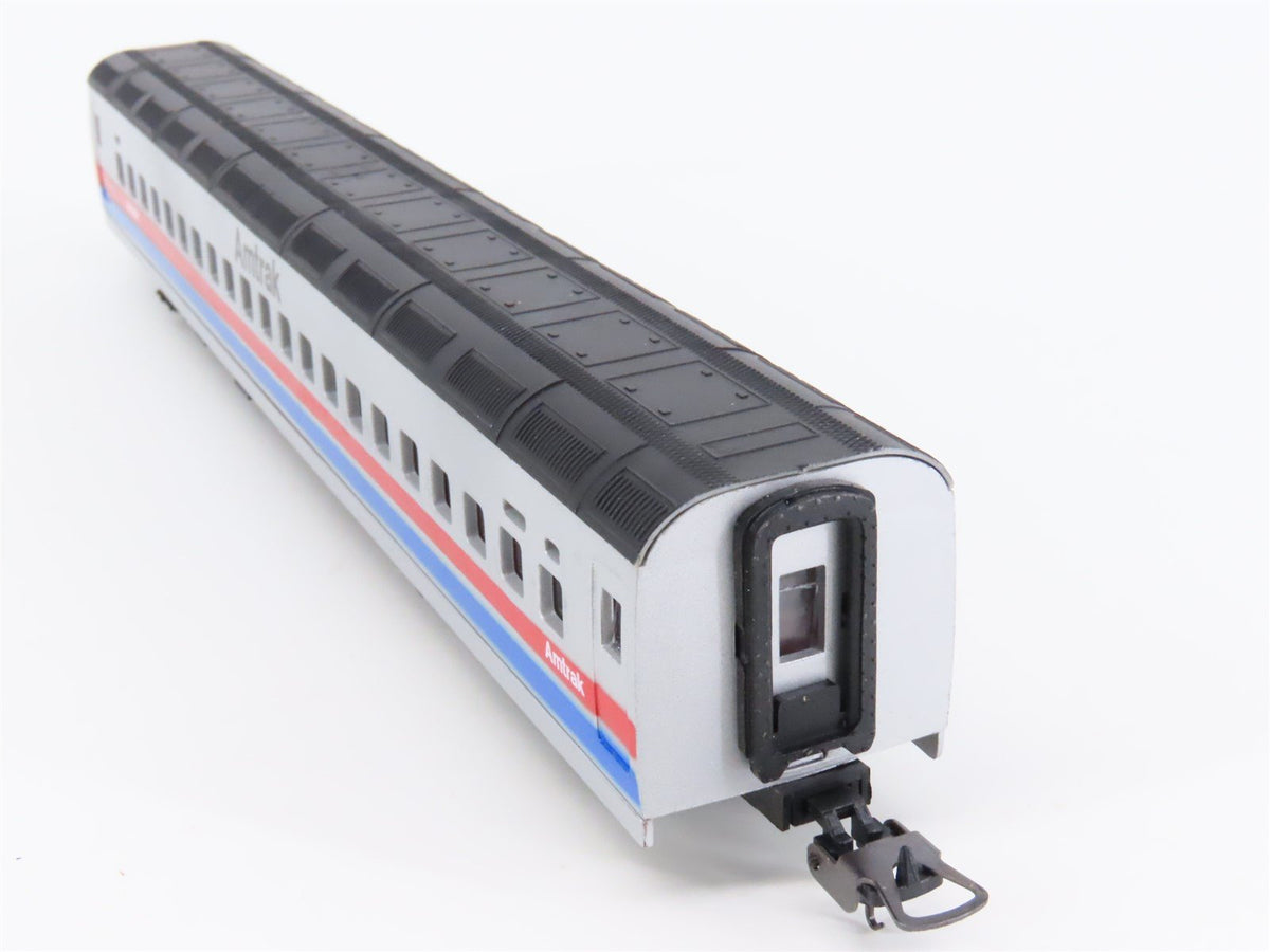 HO Scale Model Power 1095-C Amtrak Coach Passenger Car Without Pantograph