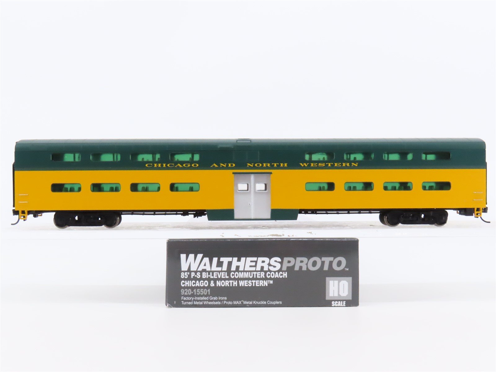 HO Walthers Proto 920-15501 CNW Chicago North Western Bi-Level Coach Passenger