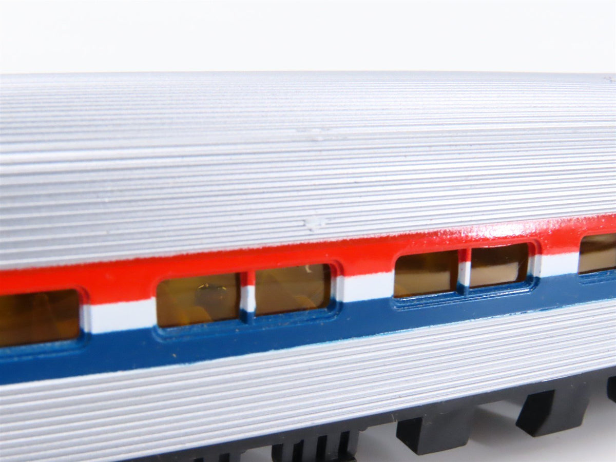 HO Scale Bachmann 43-1022-05 Amtrak 85&#39; Budd Coach Passenger #21917 Lighted