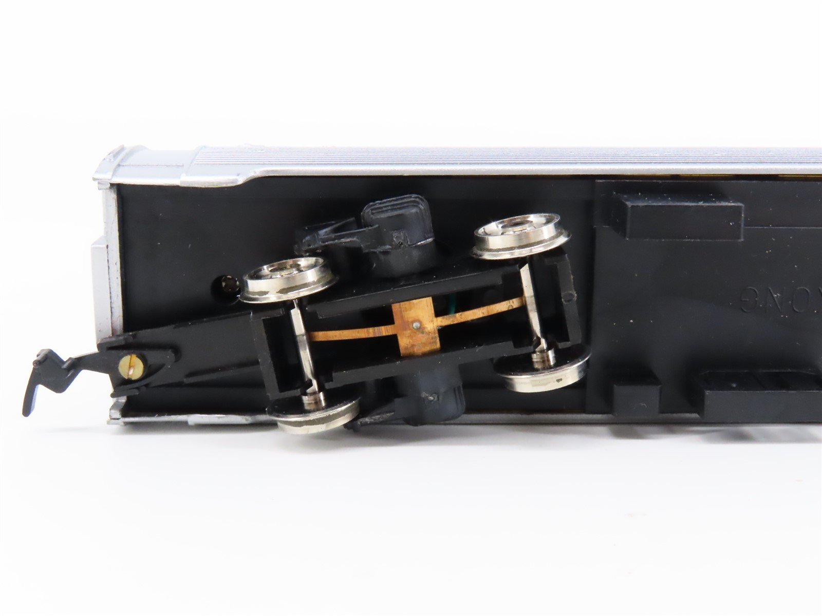 HO Scale Bachmann 43-1022-05 Amtrak 85' Budd Coach Passenger #21917 Lighted