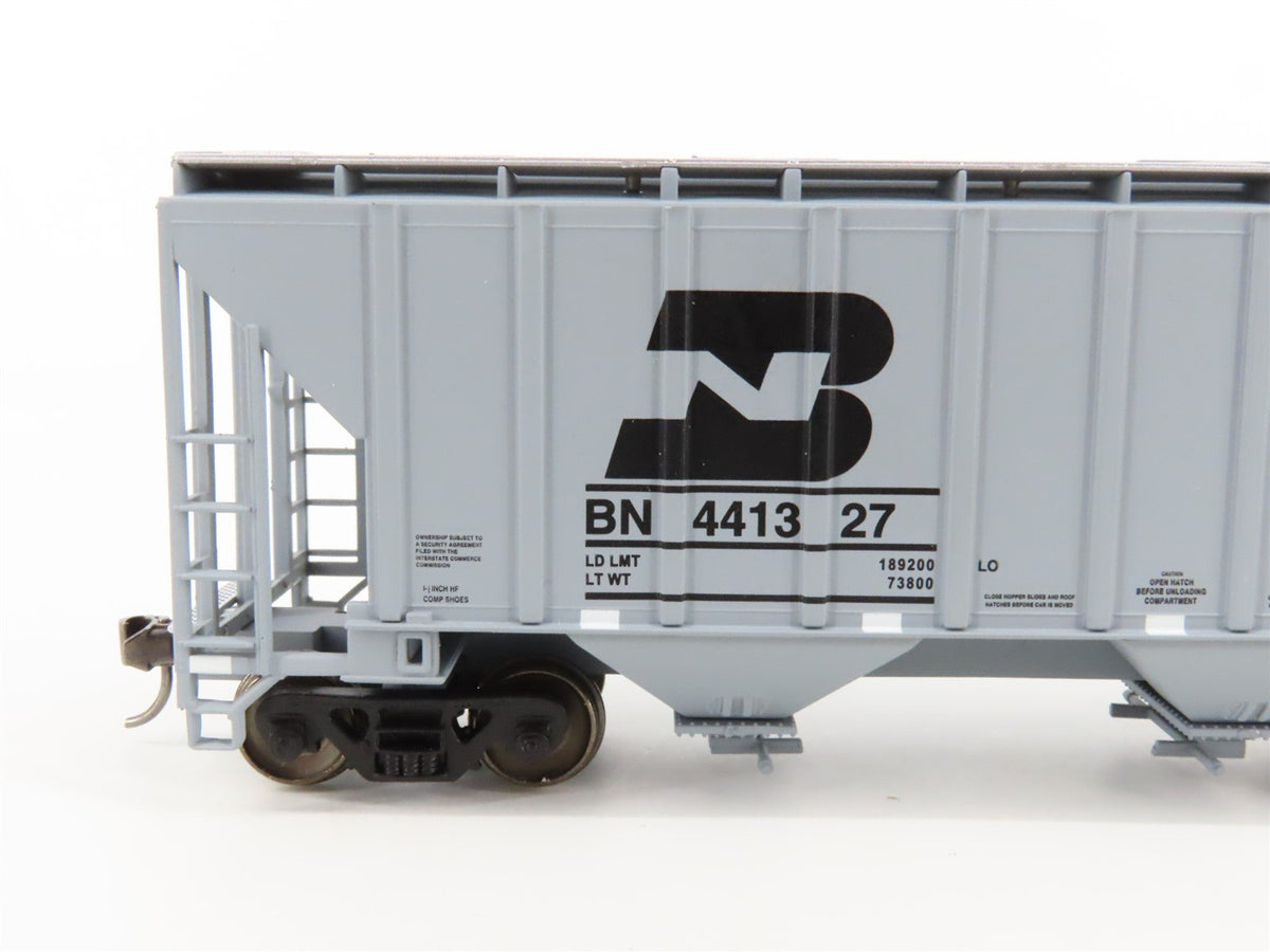 HO Scale Walthers 932-25372 BN Burlington Northern Covered 2-Bay Hopper 2-Pack