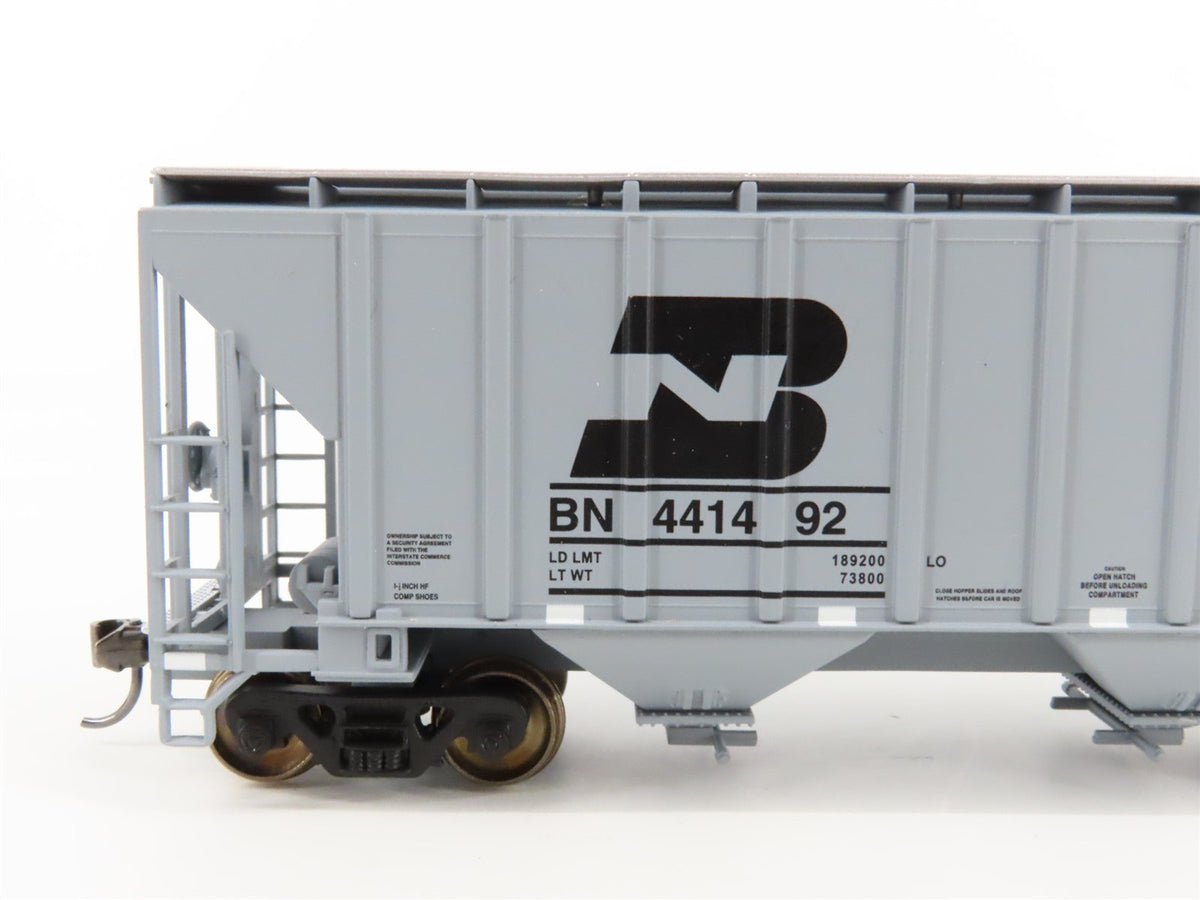 HO Scale Walthers 932-25372 BN Burlington Northern Covered 2-Bay Hopper 2-Pack