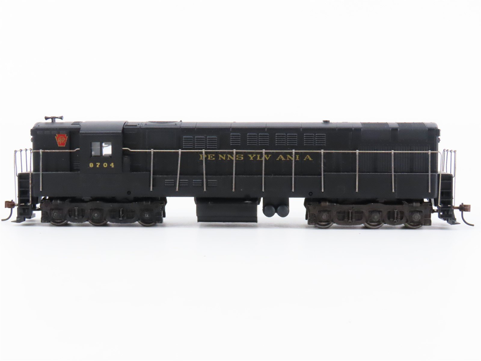 HO Scale Athearn PRR Pennsylvania FM H24-66 Trainmaster Diesel Locomotive #8704