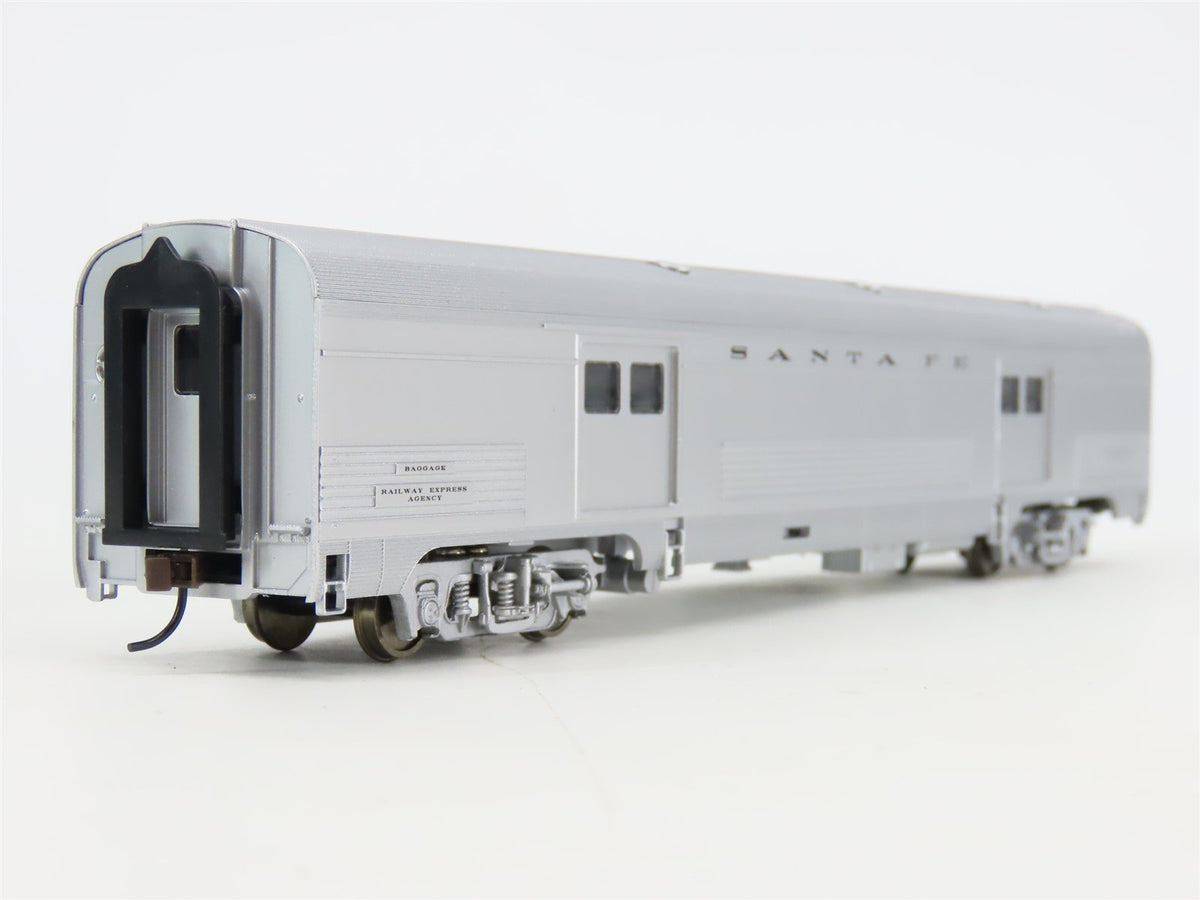 HO Scale Walthers 932-9002 ATSF Santa Fe Super Chief 73&#39; Baggage Passenger Car