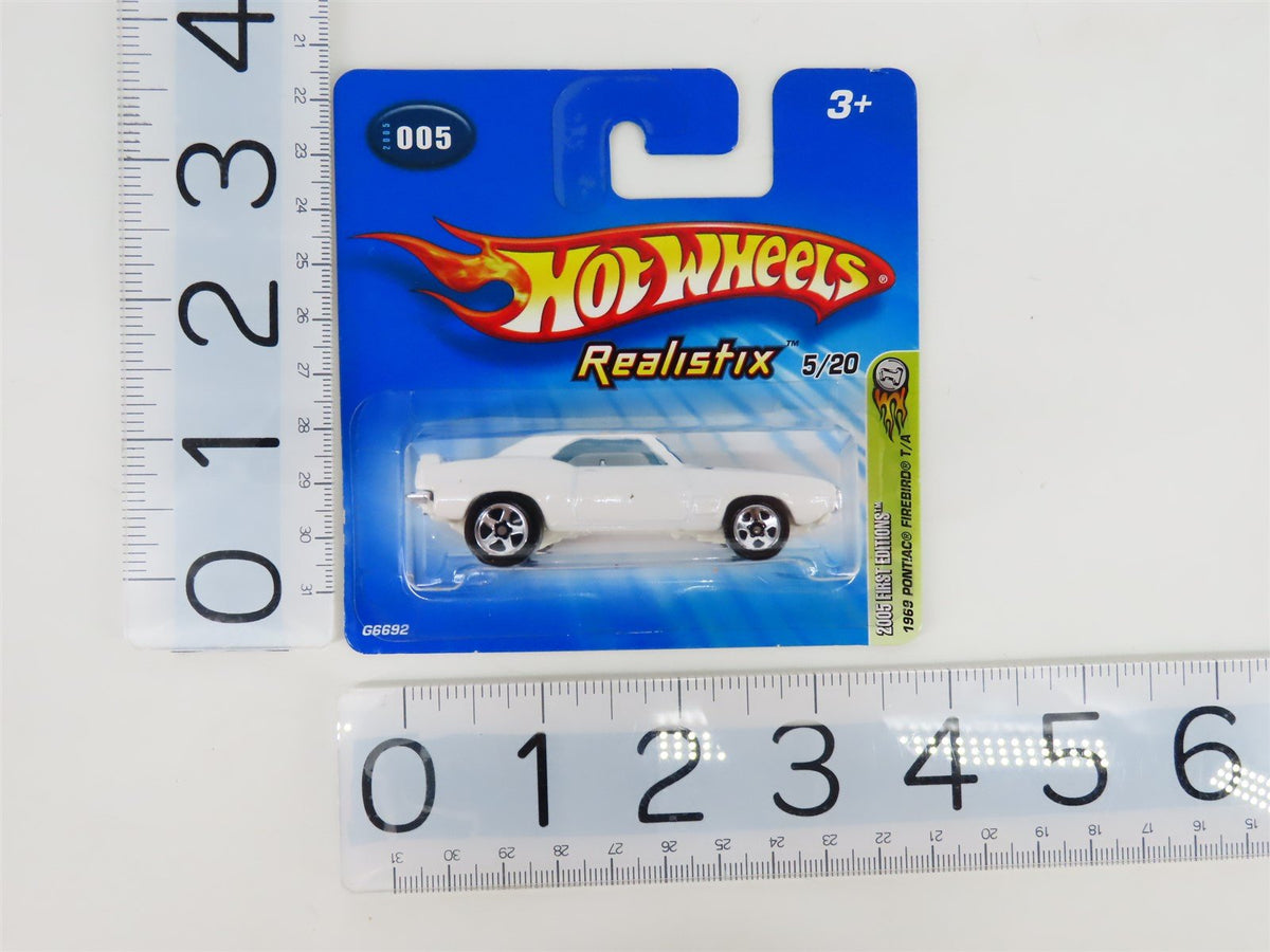 LOT of 17 Hot Wheels 05&#39; First Editions Realistix Assorted Cars