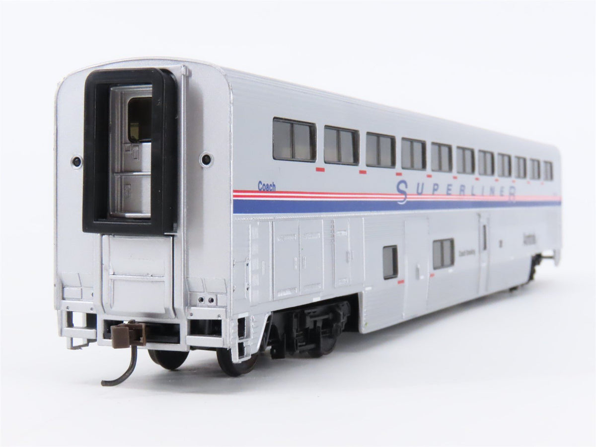 HO Scale Walthers 932-6101 Amtrak Superliner 85&#39; Coach Passenger Car