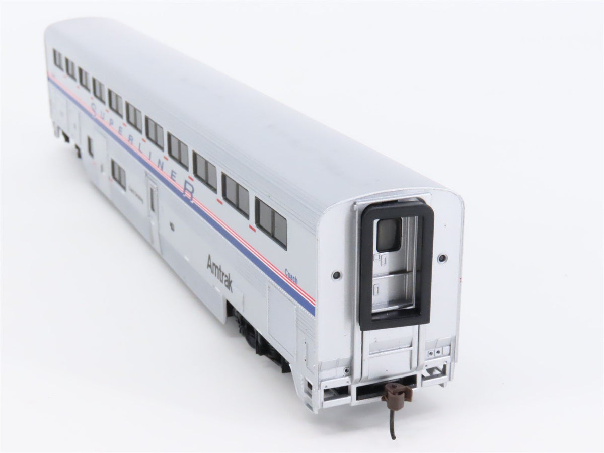 HO Scale Walthers 932-6101 Amtrak Superliner 85&#39; Coach Passenger Car