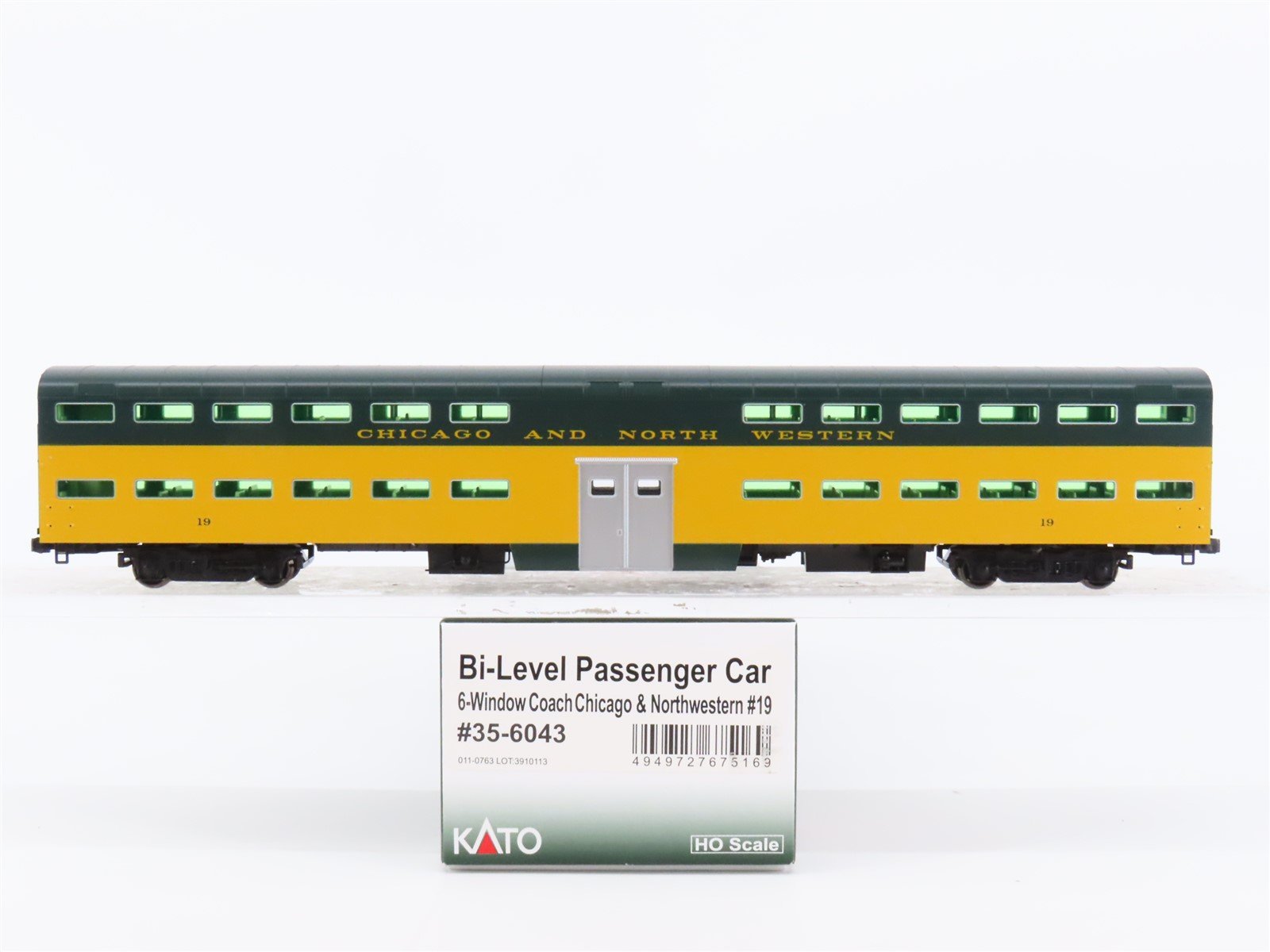 HO Scale KATO 35-6043 CNW Chicago North Western Bi-Level Coach Passenger #19