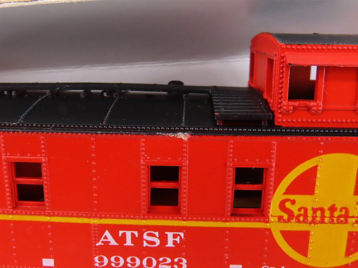 HO Scale Athearn Kit #1269 ATSF Santa Fe Railroad Caboose #999023