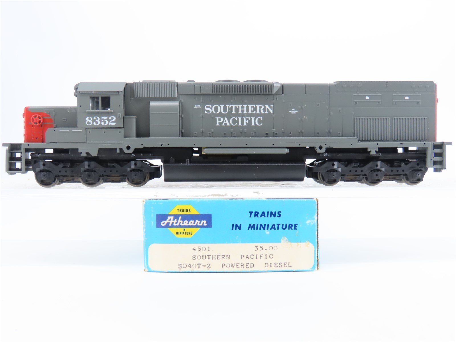 HO Scale Athearn 4501 SP Southern Pacific SD40T-2 Diesel Locomotive #8352