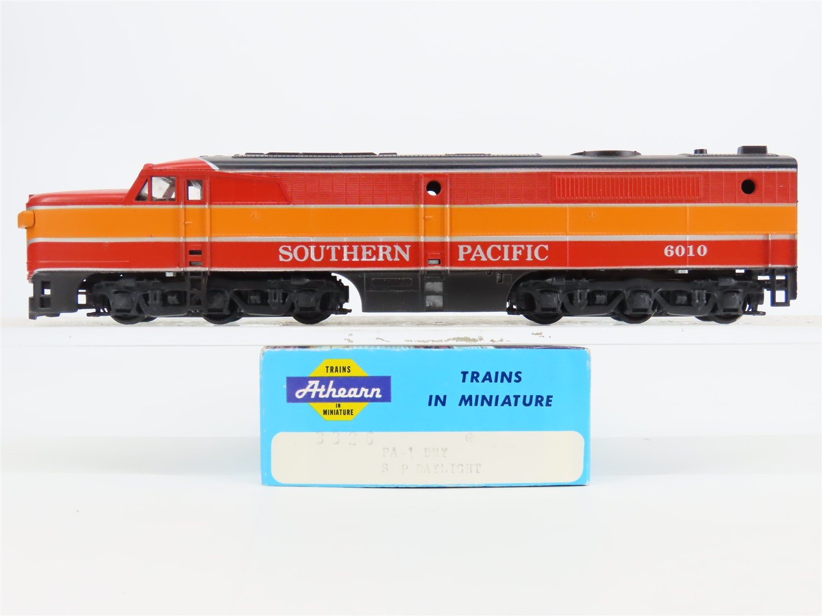 HO Scale Athearn 3320 SP Southern Pacific PA1 Diesel Loco #6010 Unpowered